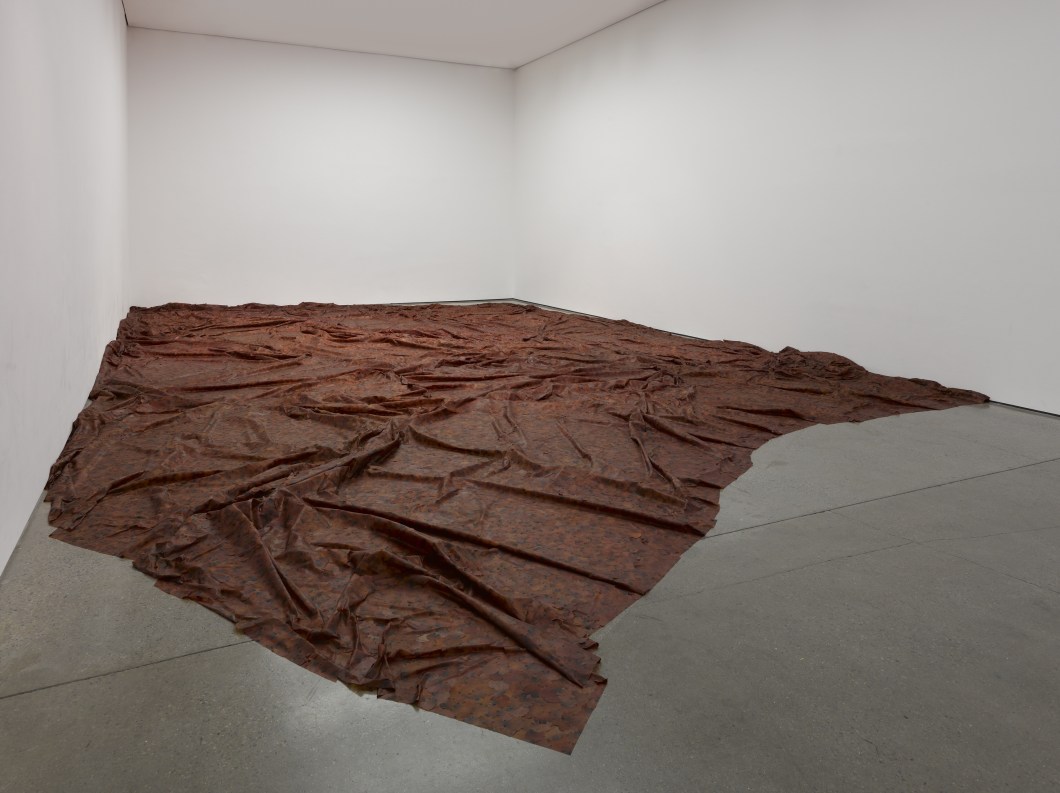 Doris Salcedo, "A flor de piel," 2014. Rose petals and thread. Variable dimensions.