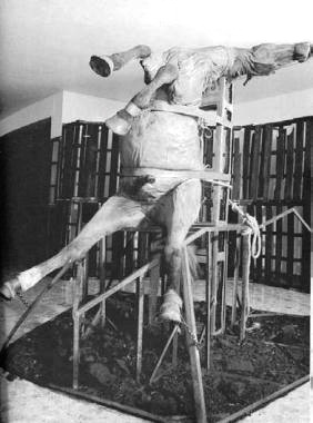 Figure 1b. Teul I, Lavatio Corporis (Washing of the body) (1994), sculpture, by SEMEFO. Exhibition held at the Carrillo Gil Art Museum. Courtesy of personal archive of artist Juan Zavaleta. 